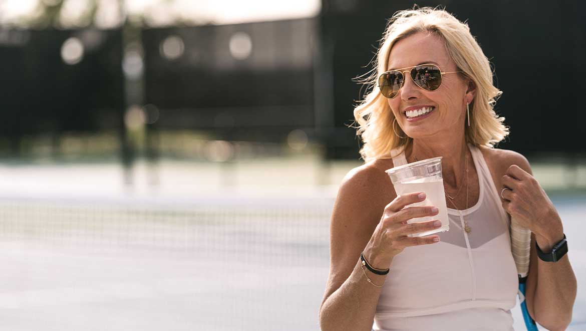 Woman on the tennis court