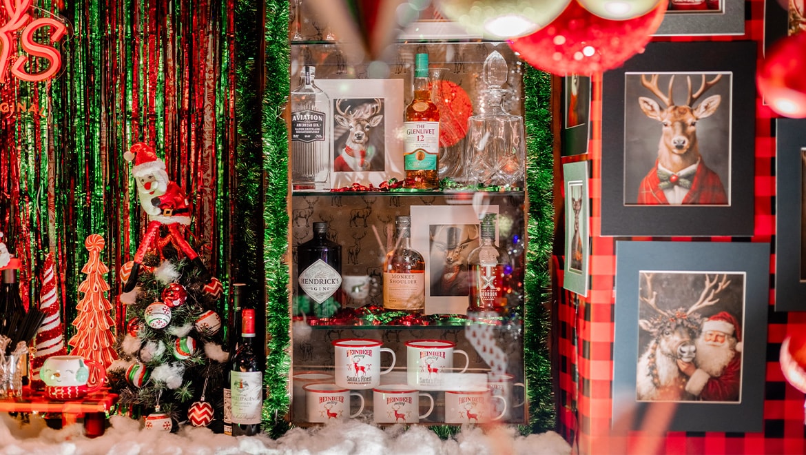 picture frames and cups 