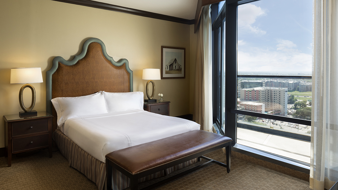 Queen Suite with Balcony - Omni Austin Hotel Downtown