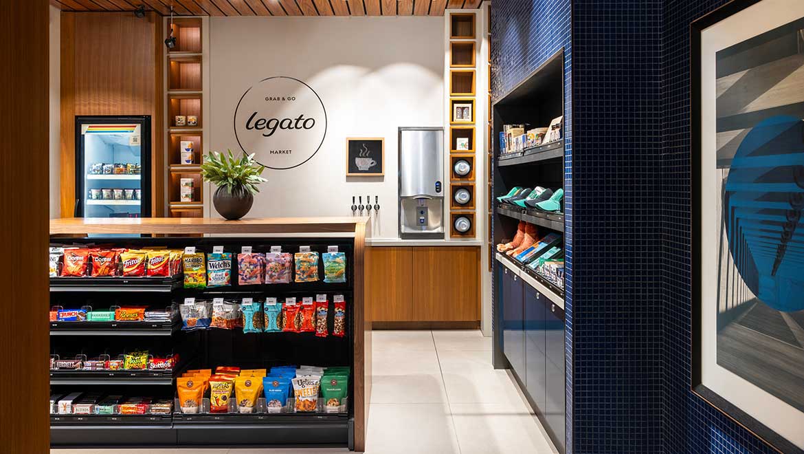 Entrance to gran and go market.