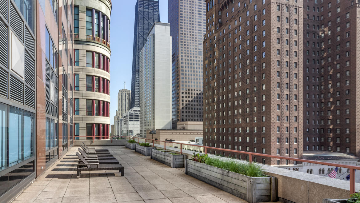 Omni Chicago Deck Overlooking Michigan Avenue