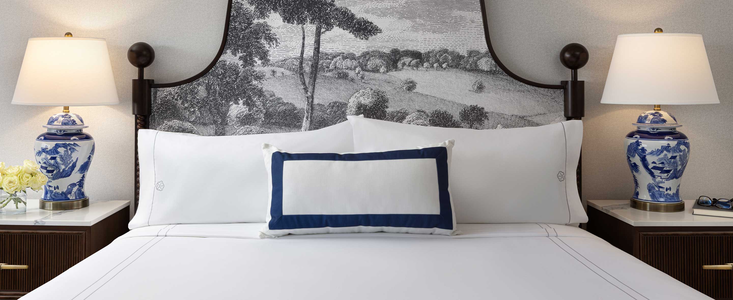 Guest room with king bed