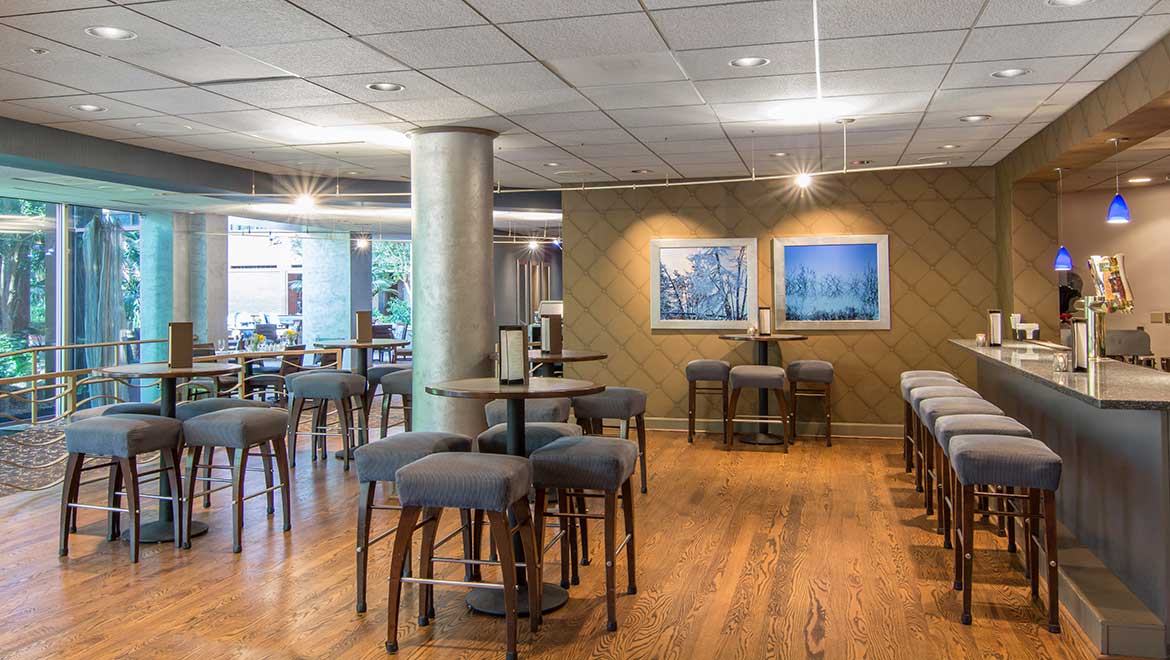Omni Charlottesville Bar