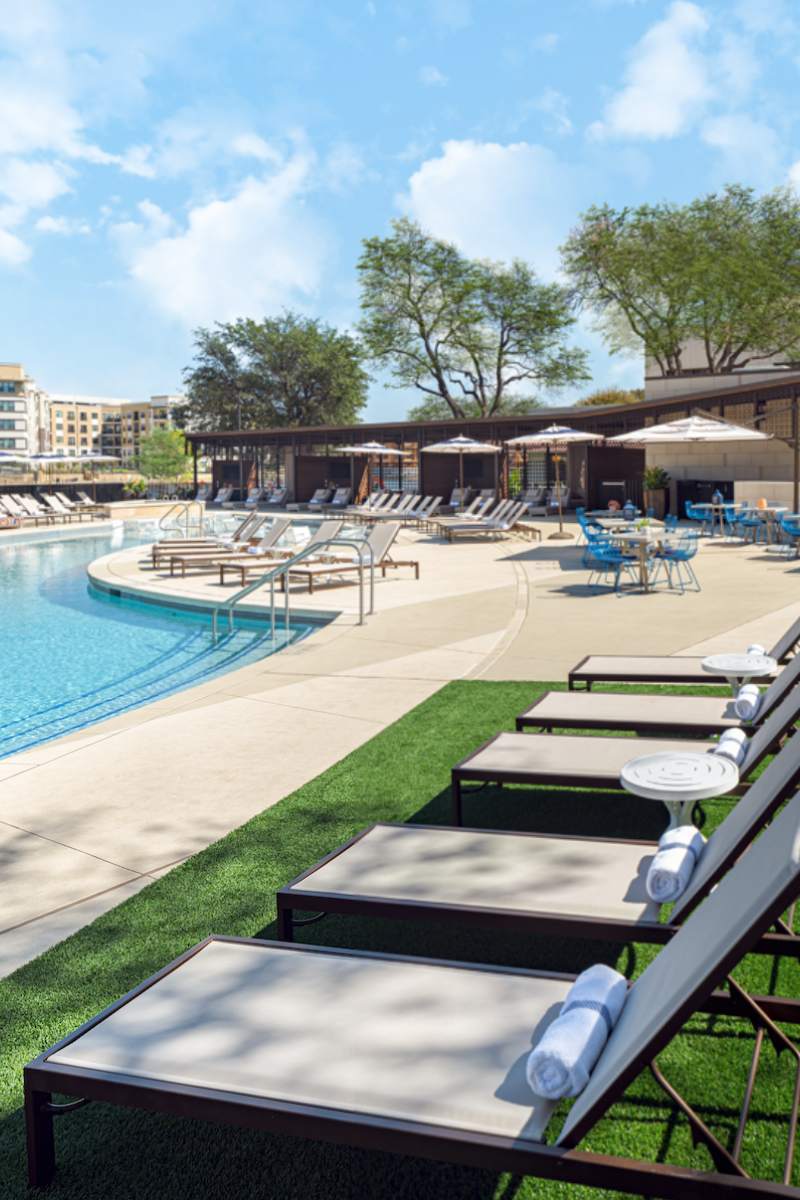 Omni Las Colinas Hotel poolside view