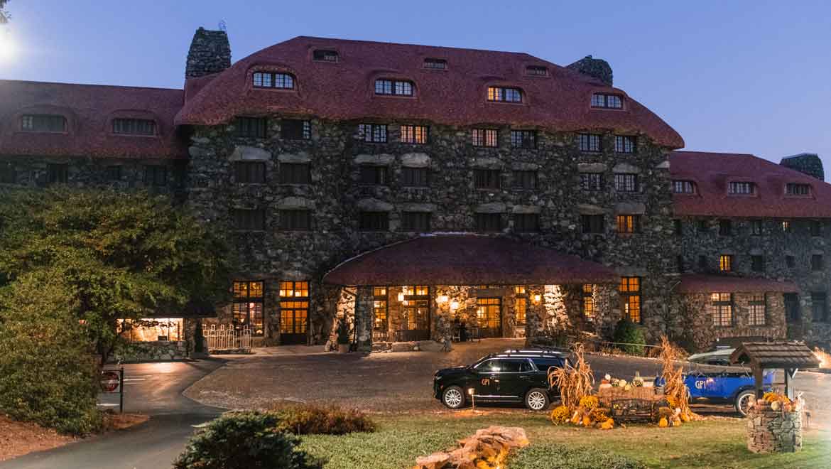 Entrance to Grove Park In with fall decor.