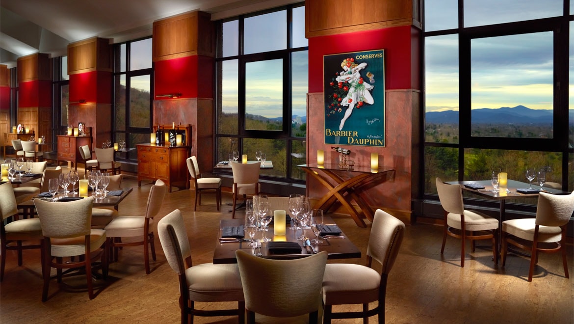 Interior of restaraunt.