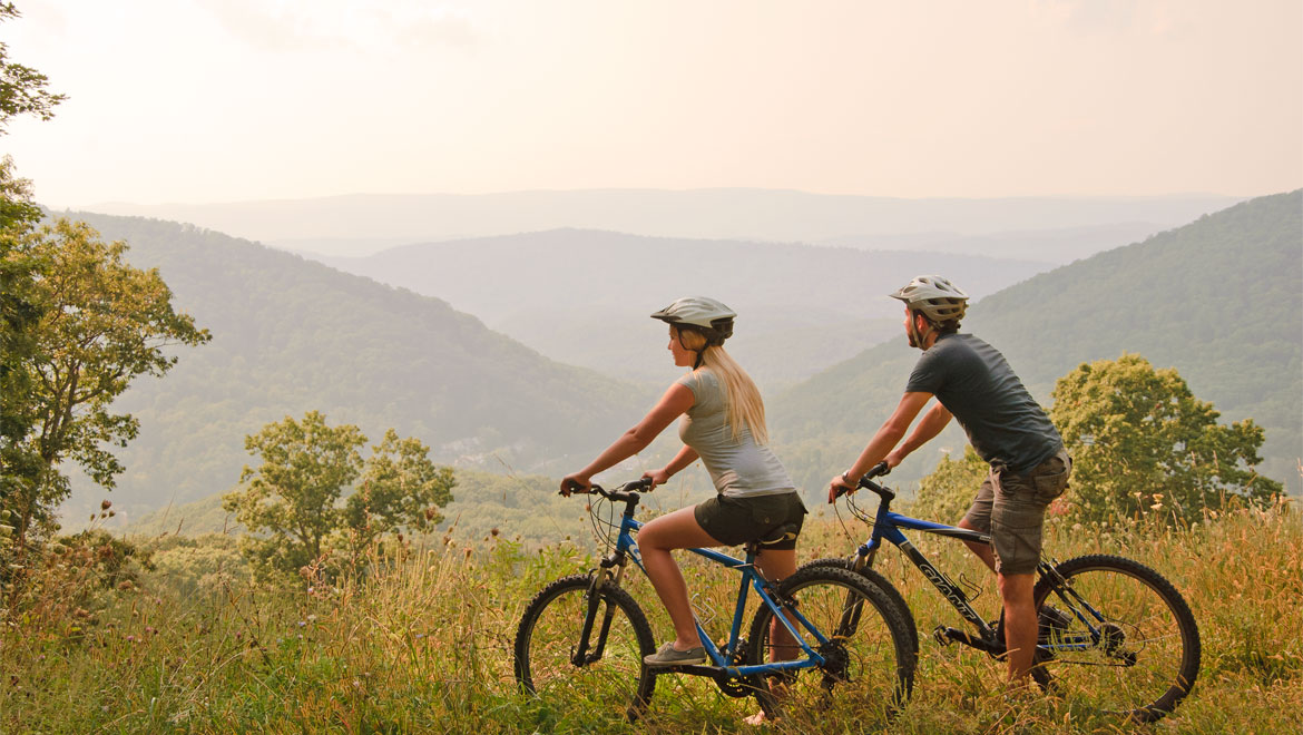 Couple biking in Hot Springs 