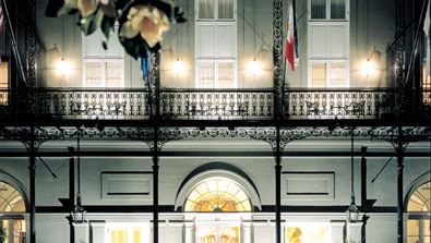 Horse carriage at the entrance of Omni Royal Orleans