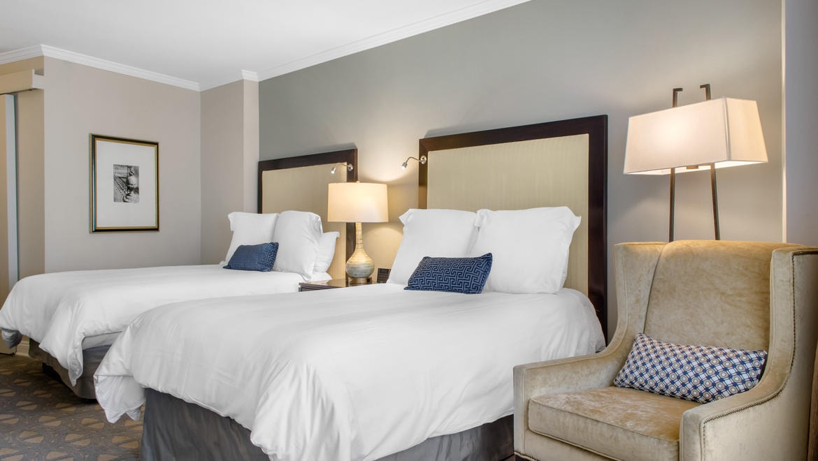 Queen room at Omni Riverfront Hotel