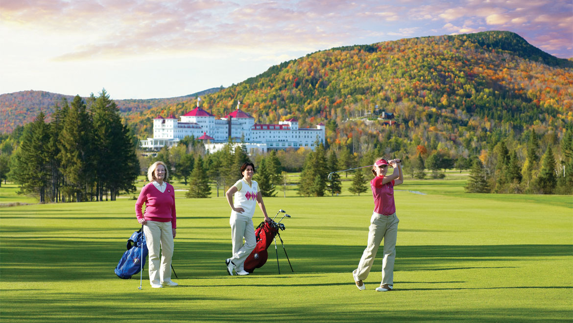 Women golfing at Mount Washington 
