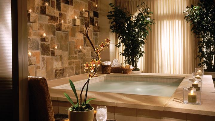 La Mansion spa tub