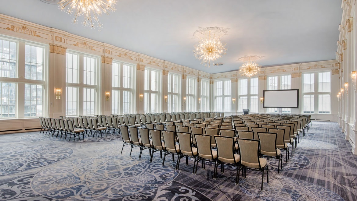 Large classroom set up.
